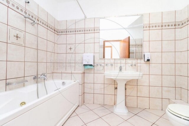 Aviatorilor, inchiriez spatiu de birouri, 125 mp, 1.900 euro.